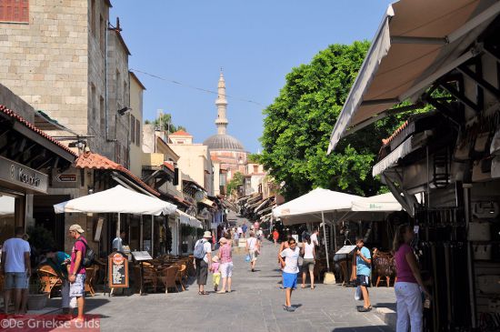 Suleiman Moskee en lange bazaar Rhodos stad